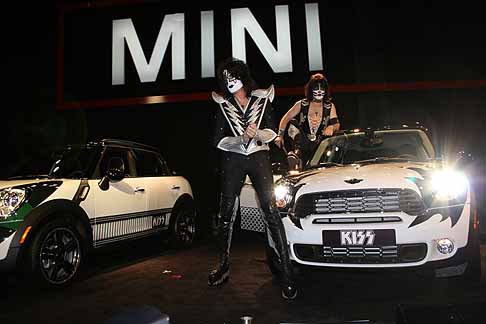 Mini - Mini Countryman con la Rock band Kiss